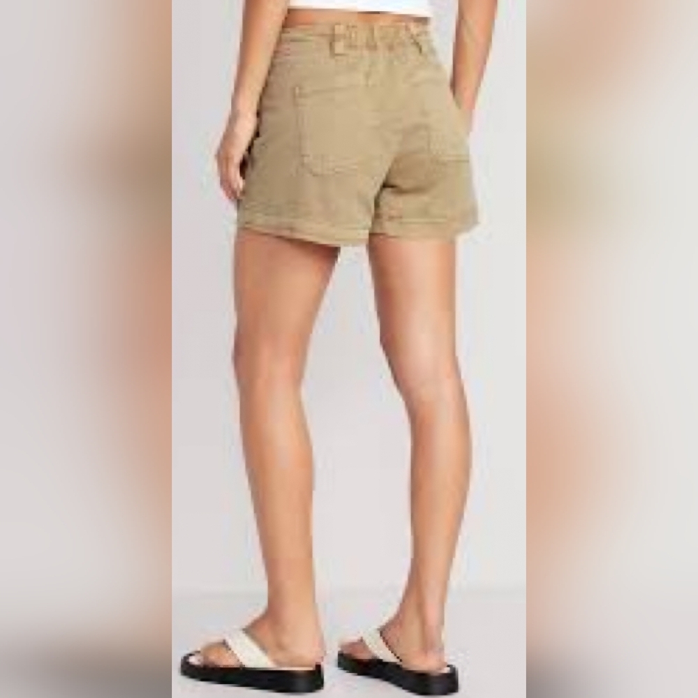 Old Navy~Woman's Y2K Cargo Shorts~Tan~size Large - Picture 4 of 13